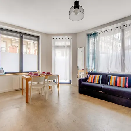 Large Flat Very Close To Montmartre דירה פריז