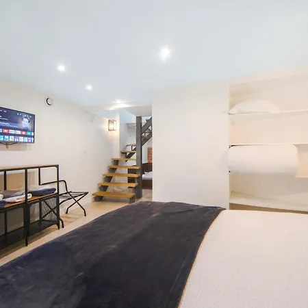 Large Flat Very Close To Montmartre