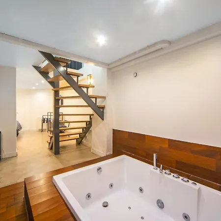 Large Flat Very Close To Montmartre * פריז