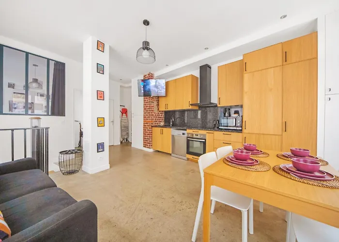 Large Flat Very Close To Montmartre Paris