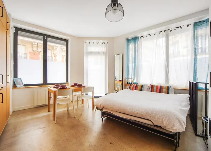 Large Flat Very Close To Montmartre Daire