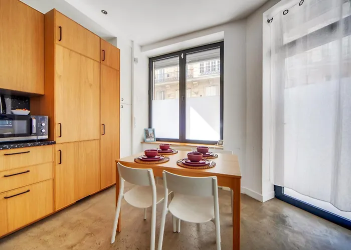 Large Flat Very Close To Montmartre