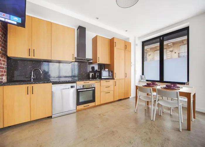 Large Flat Very Close To Montmartre Daire *