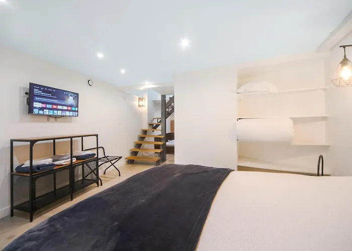Large Flat Very Close To Montmartre