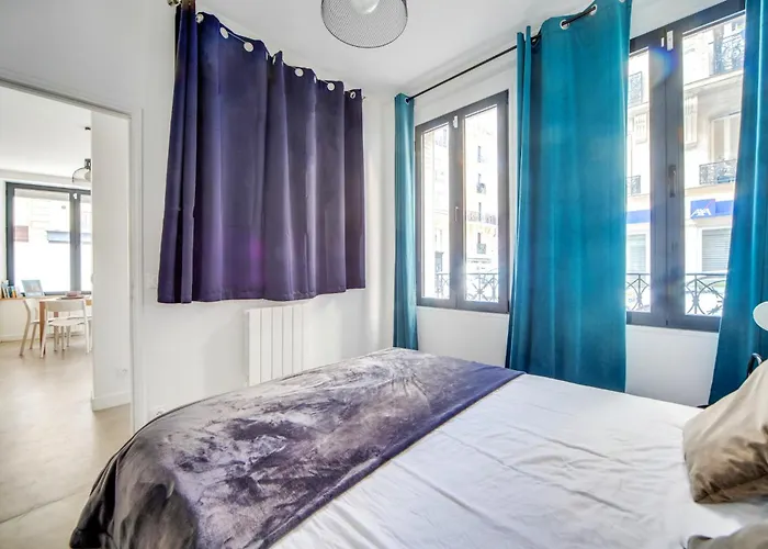 Large Flat Very Close To Montmartre *