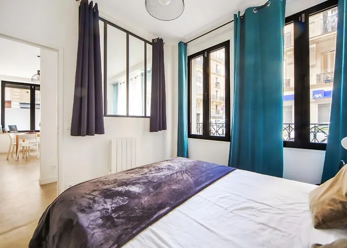 Large Flat Very Close To Montmartre Paris