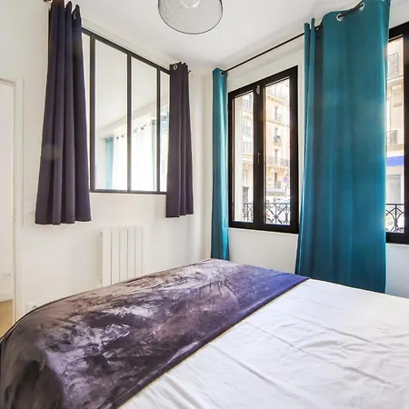 Large Flat Very Close To Montmartre Paris
